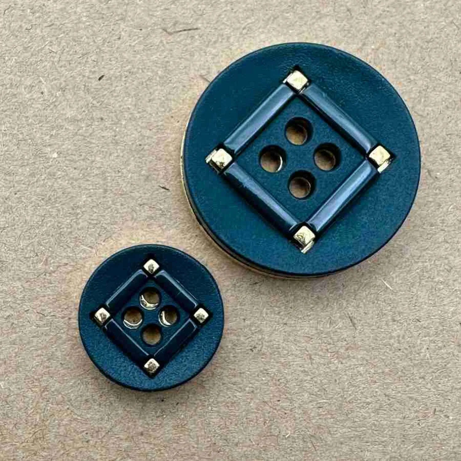 4 Hole Nylon Gold Square Pattern Button