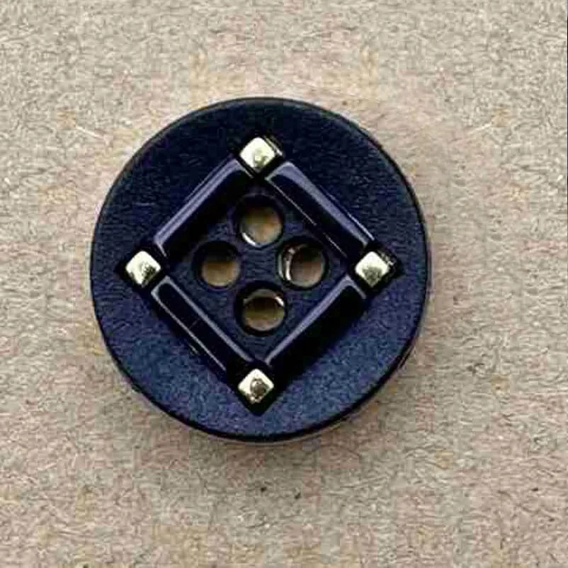 4 Hole Nylon Gold Square Pattern Button