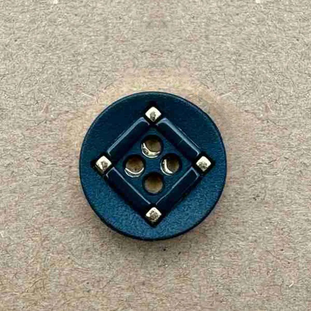 4 Hole Nylon Gold Square Pattern Button