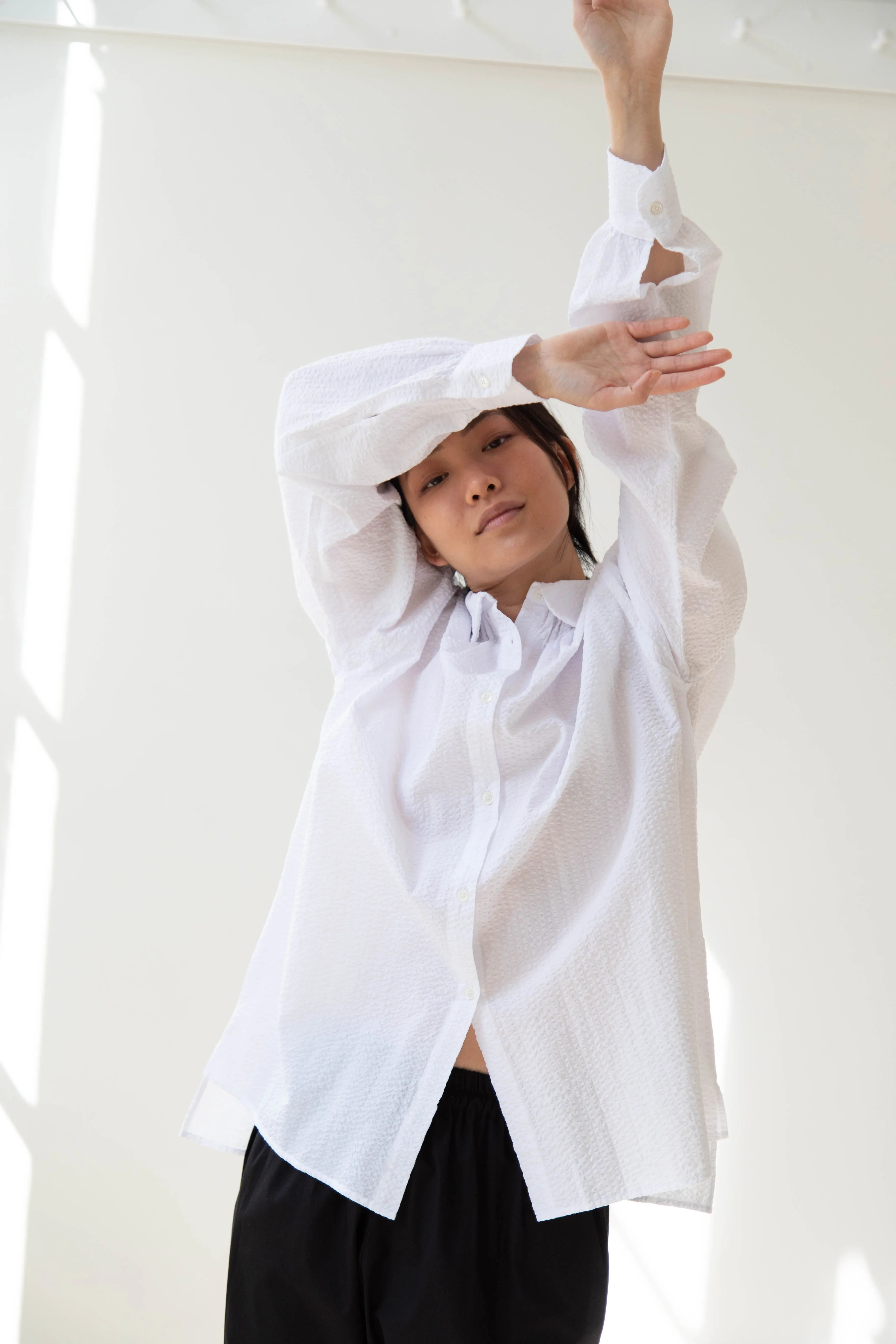 Gallego Desportes | Round Collar Top in White Seersucker